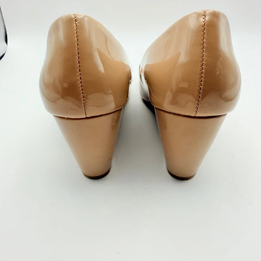 CL Laundry Nolita Peep Toe‎ Wedge Pantent Leather Pumps Womens 7.5 Nude